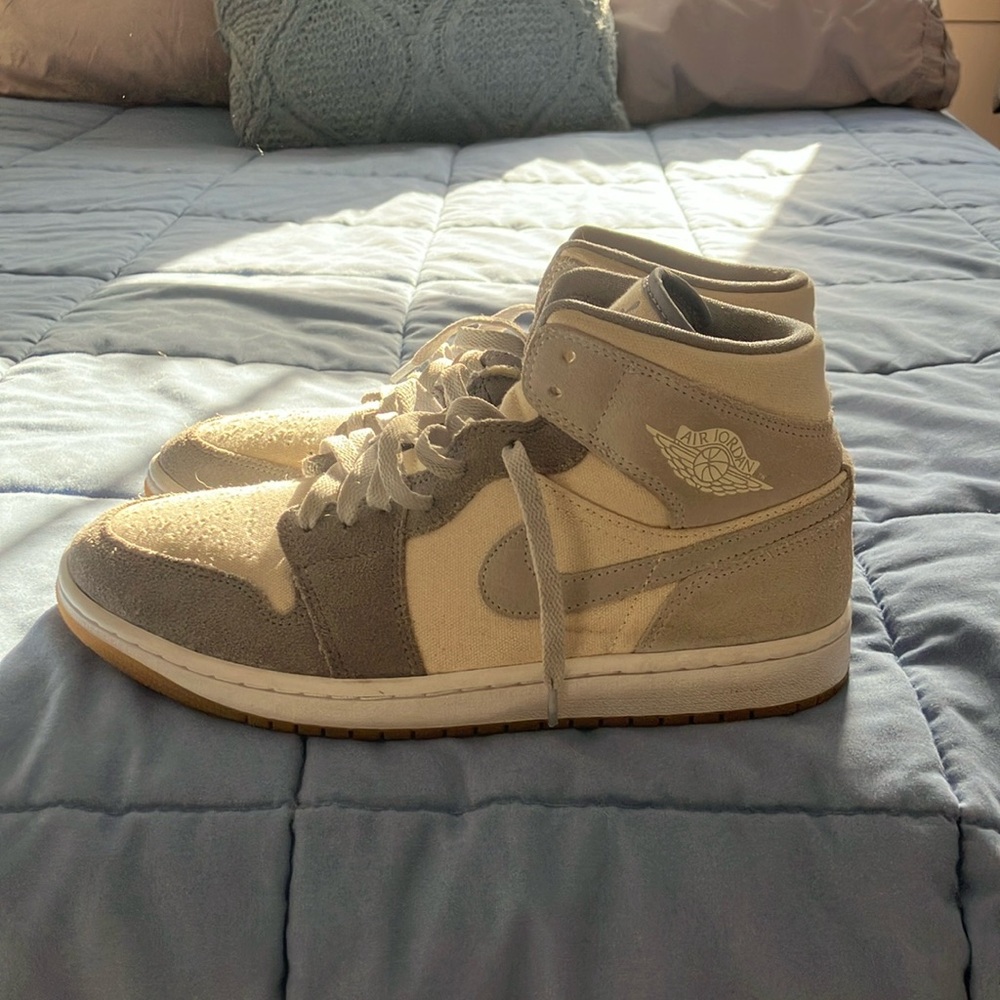 Nike Air Jordan sneakers barely worn